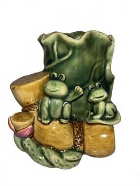 Vintage Art Pottery Two Frogs And Cabbage Green Planter Vase